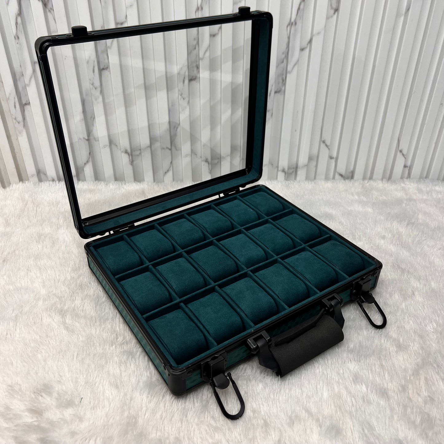 Watch case green