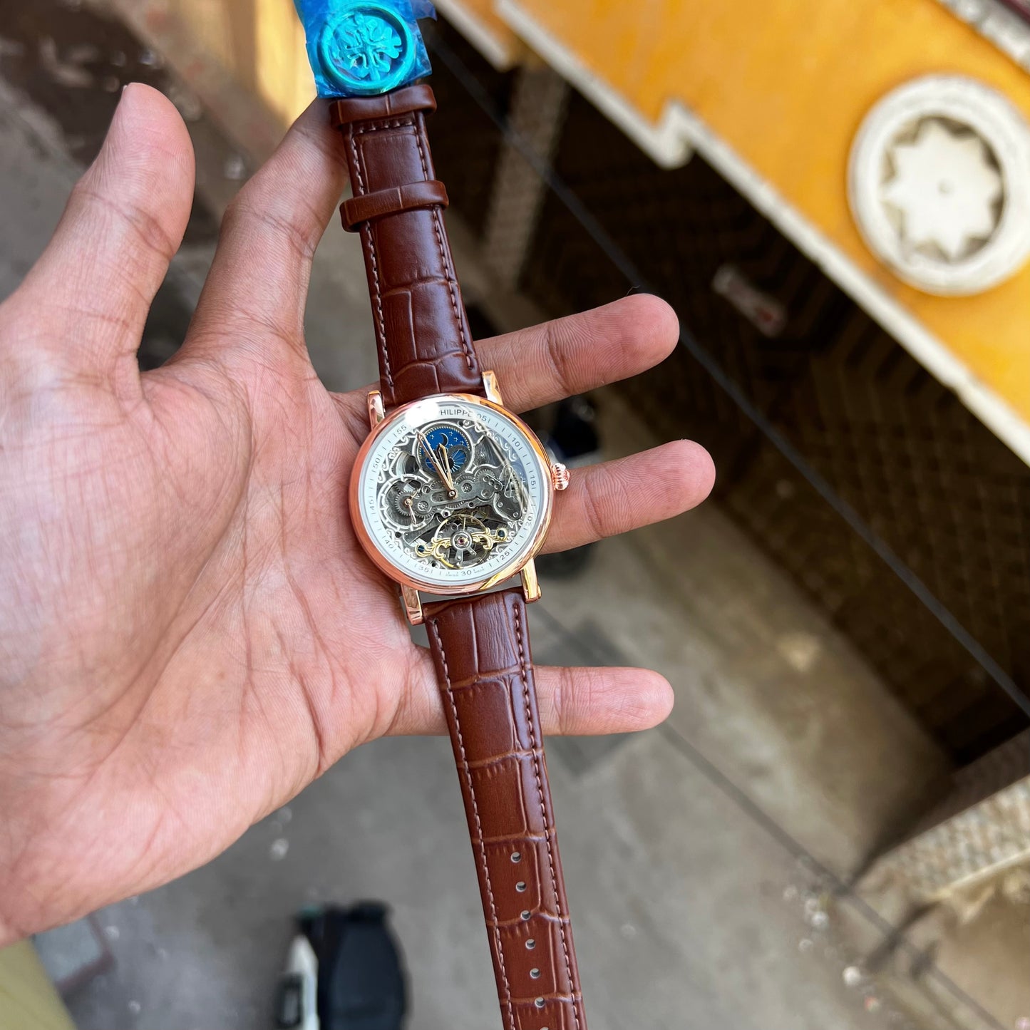 Automatic leather straps