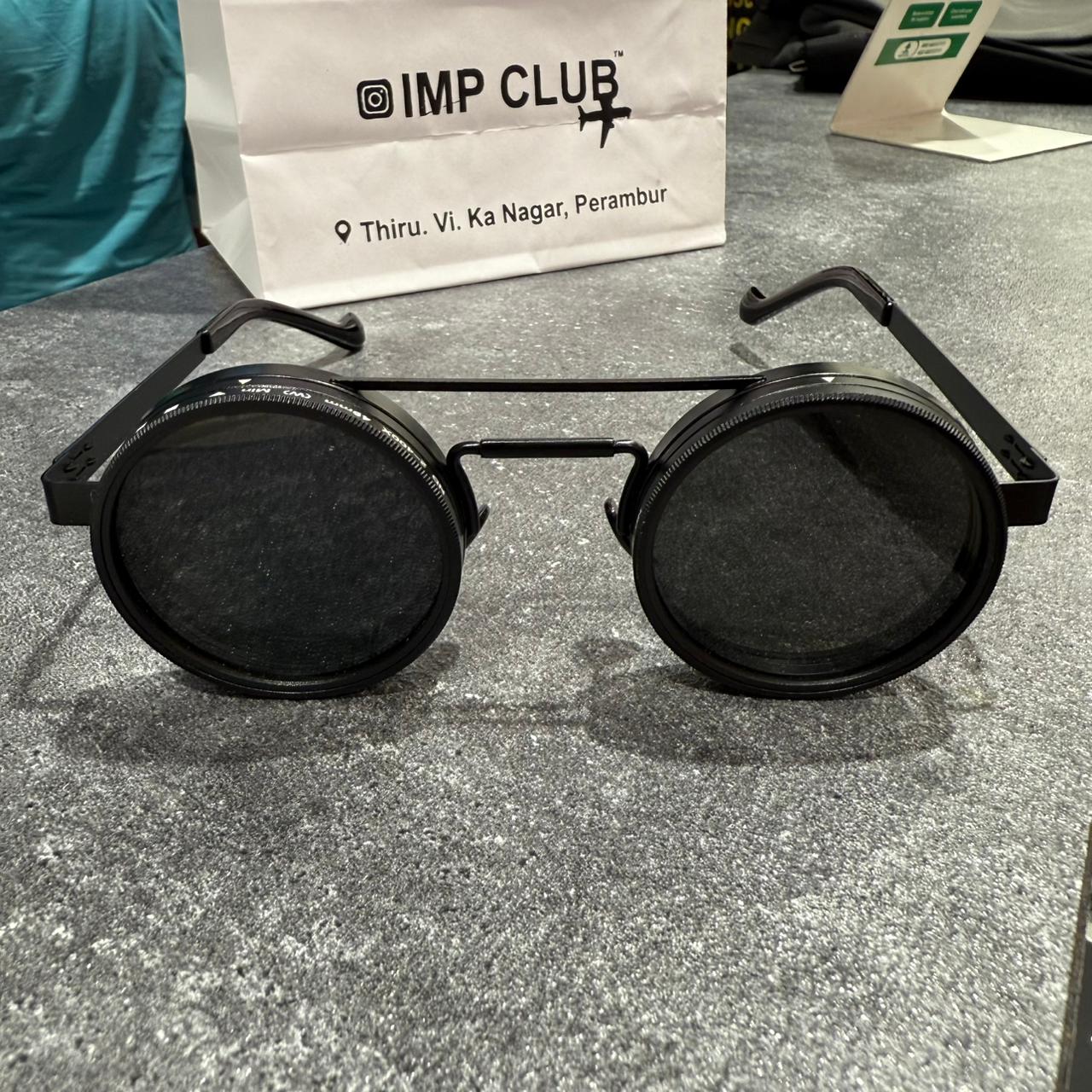ADJUSTABLE TINT SUNGLASS