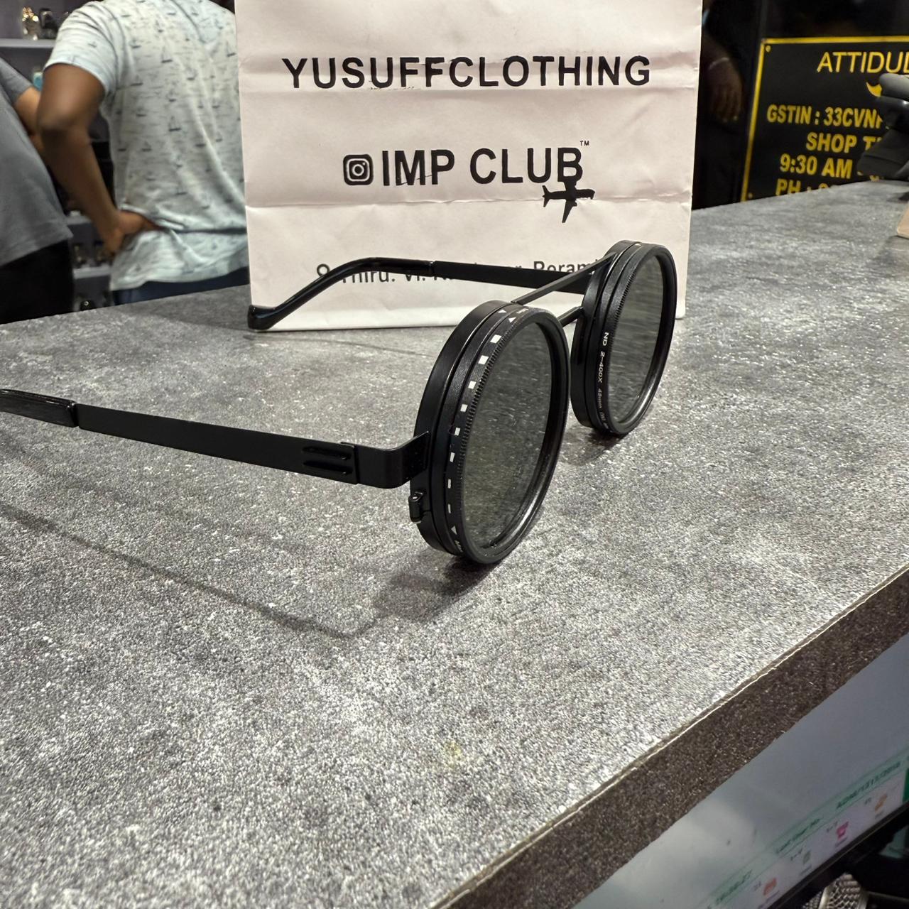 ADJUSTABLE TINT SUNGLASS